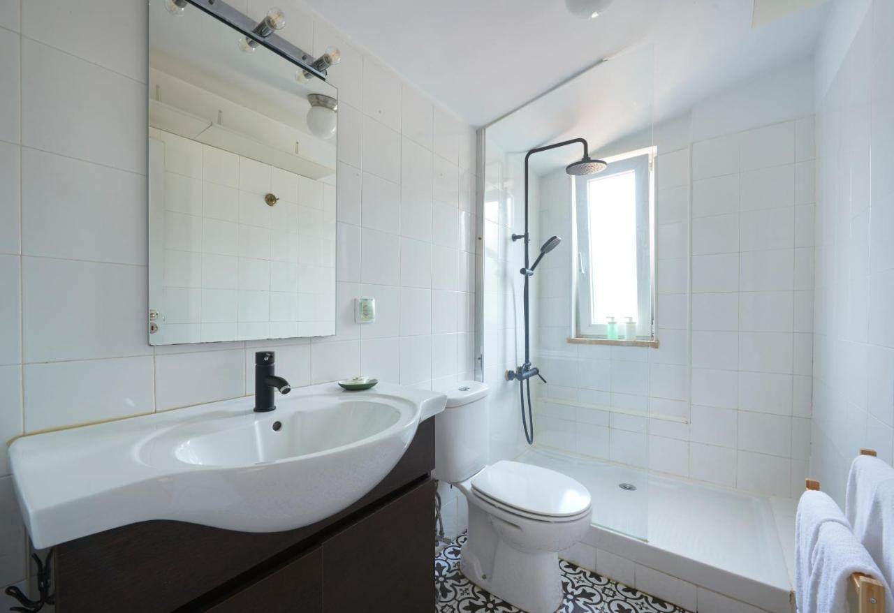Bright Apt W Balcony, Ac, Parking, By Timecooler Lisboa 外观 照片